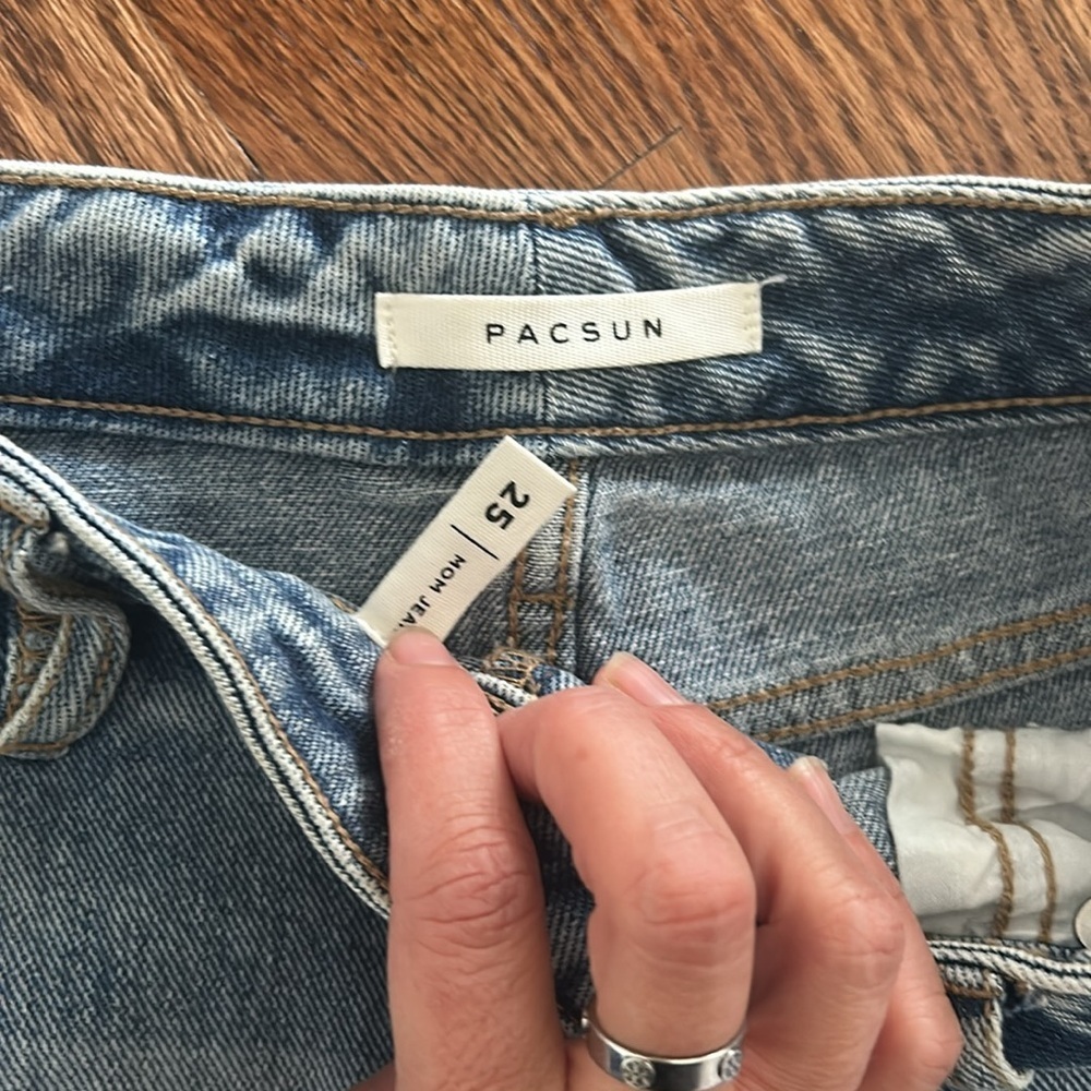 🌿PacSun Women’s washed jeans with holes, size 25🌿 - Picture 2 of 3